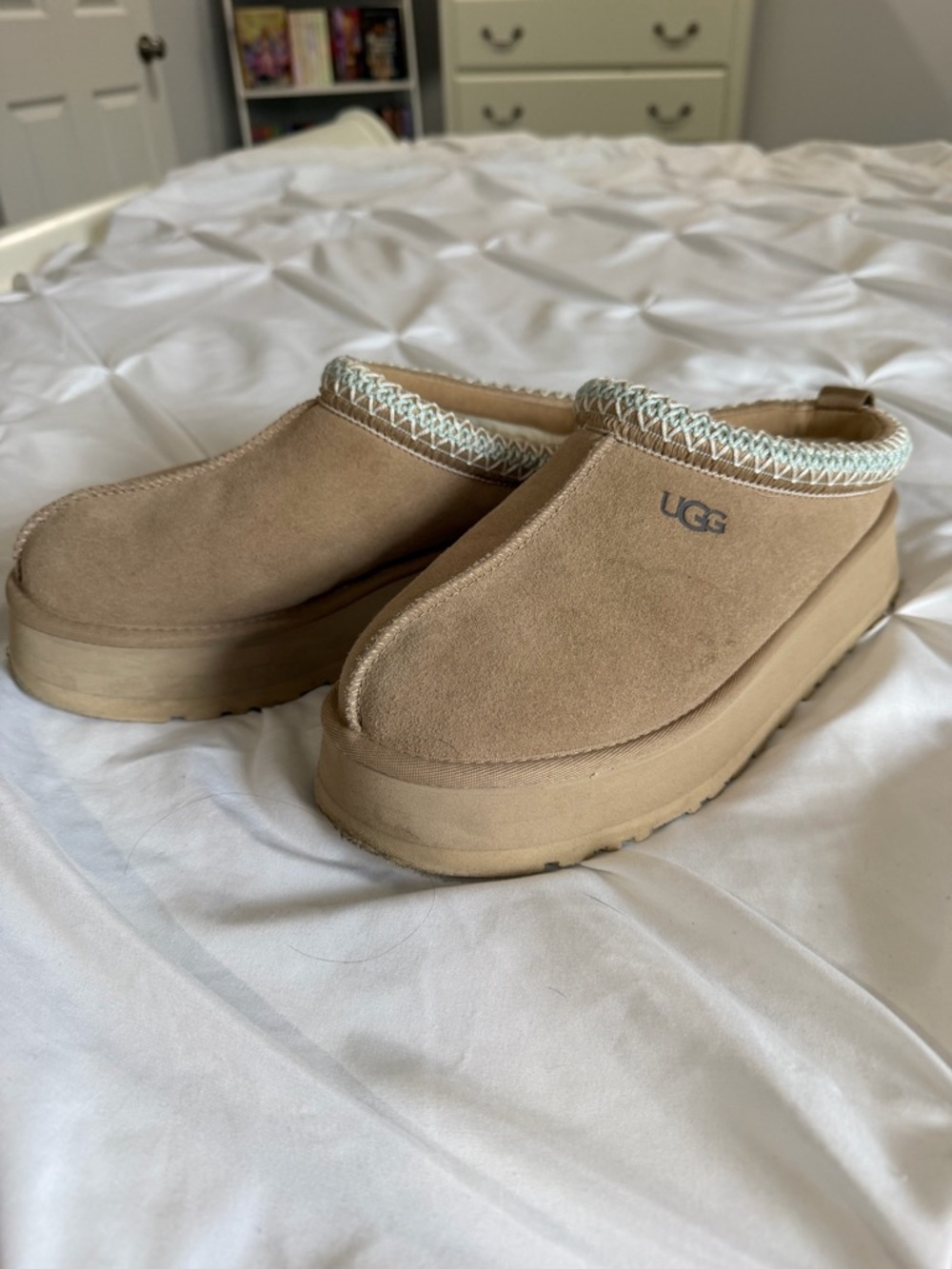 UGG platform slip ons - Picture 4 of 8